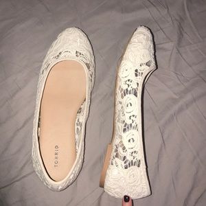 Torrid NWOT cream eyelet flats. 10W.